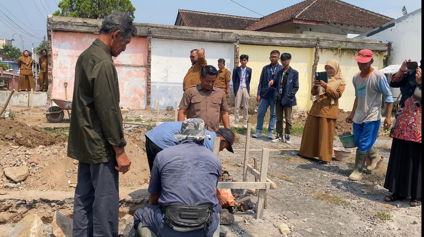 Peletakan Batu Pertama Pembangunan Koperasi Merah Putih Desa Kebonbimo